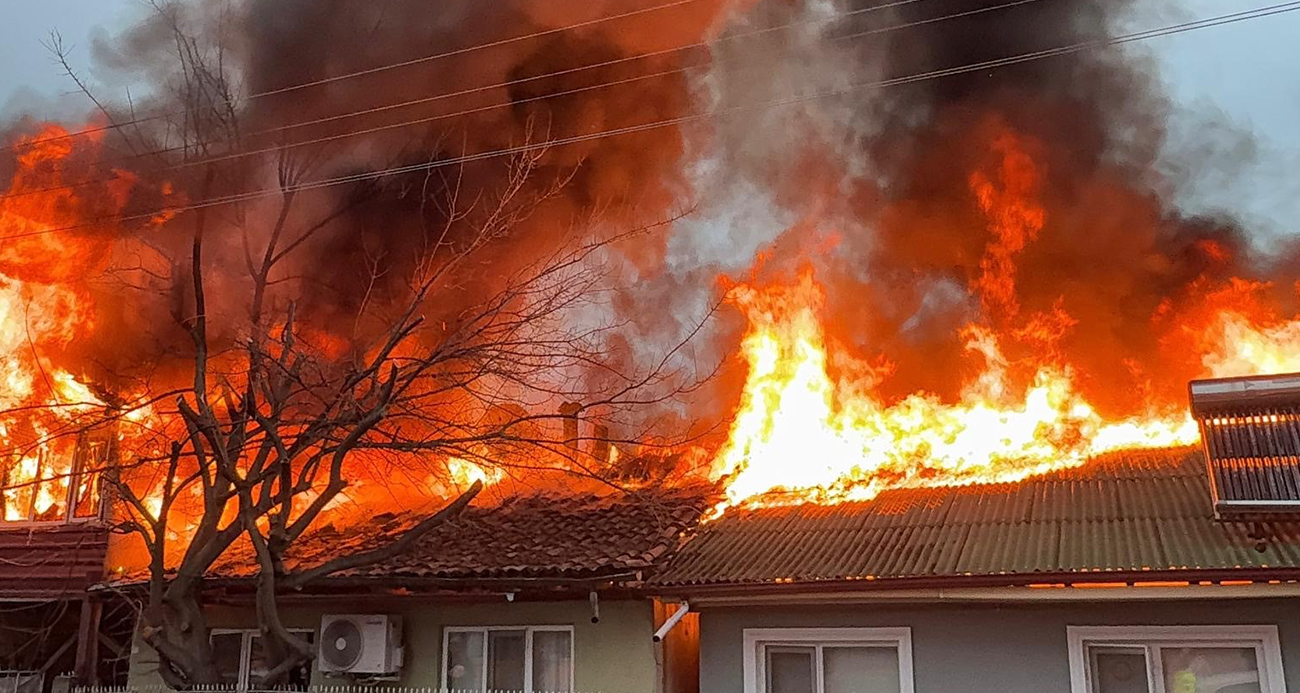 Tokat’ta Kediler İçin Yakılan Soba İki Evi Kül Etti