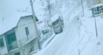 Tokat’ta Tırın Eve Çarpması Güvenlik Kamerasında