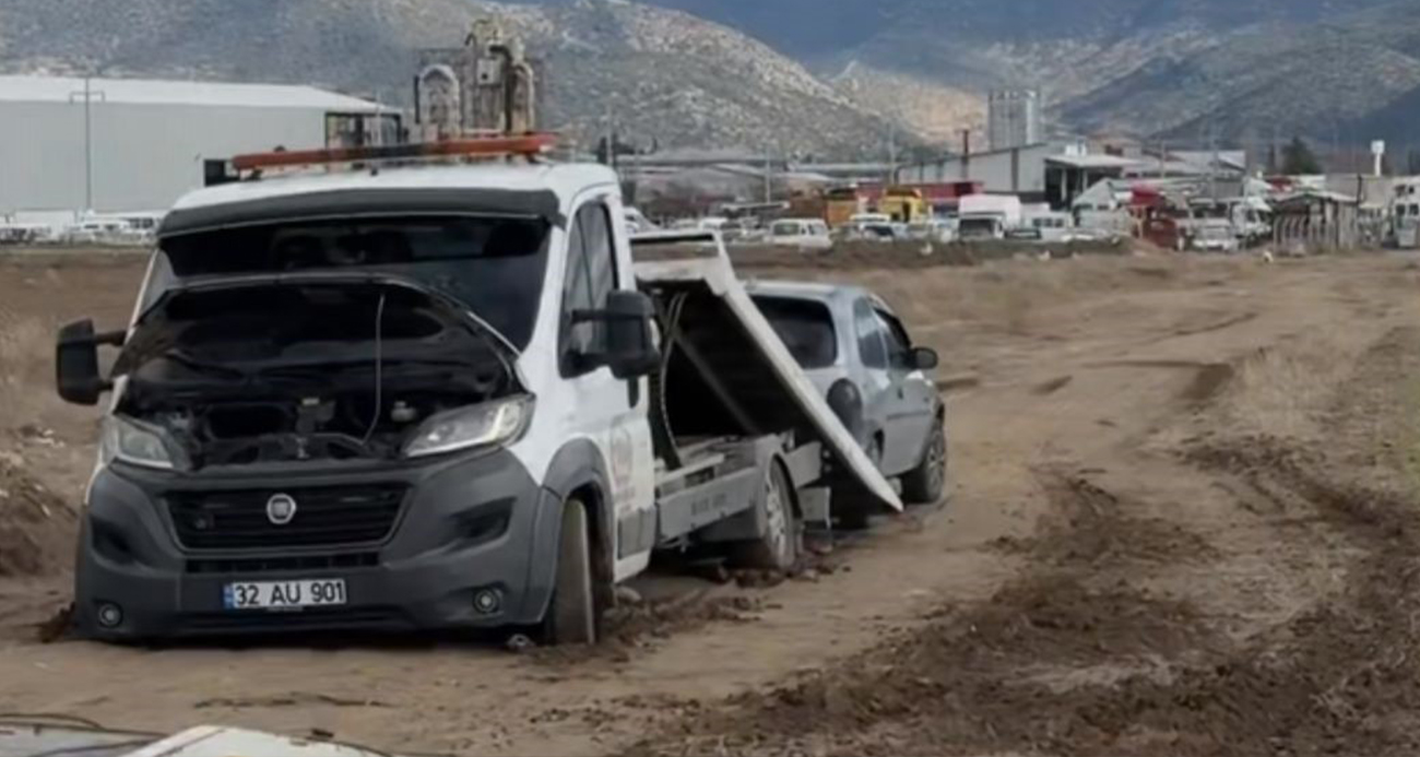 Üç Çekici, Bir Kurtarma Hikayesinde Çamura Gömüldü