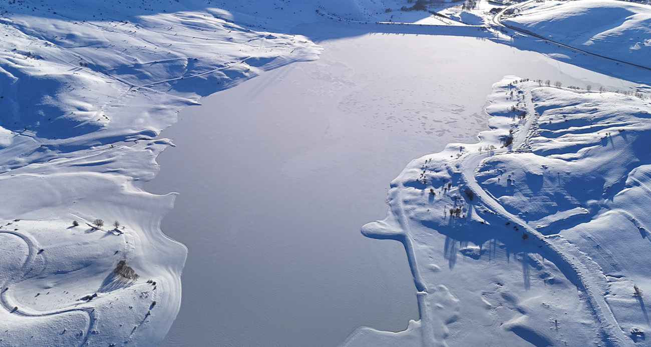 Yıldız Göleti Buz Tuttu, Büyüleyici Manzaralar Ortaya Çıktı