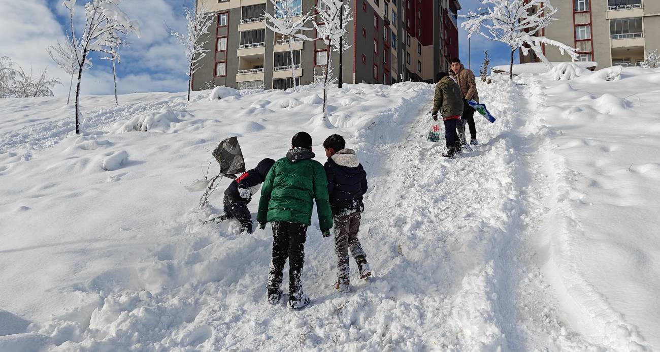 Yoğun Kar Yağışı Sebebiyle Beş İlde Eğitime Ara Verildi