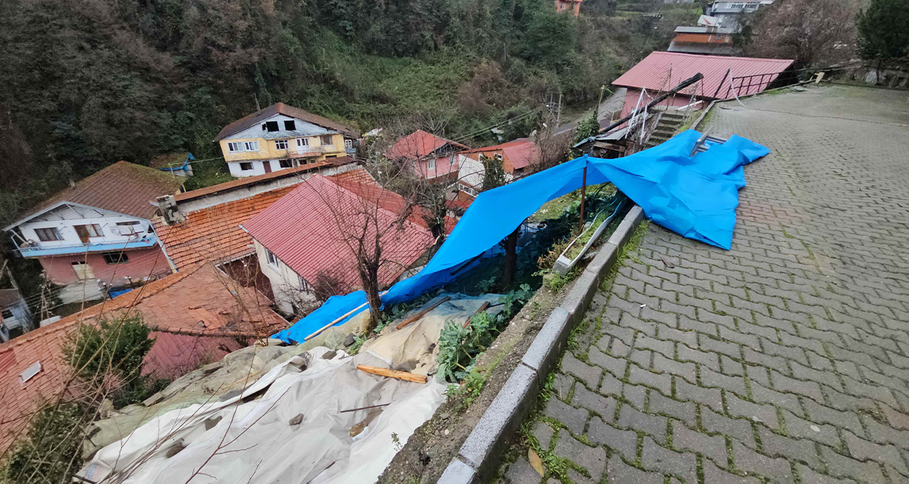 Zonguldak’ta Heyelan Paniği: Kayalar Evlerin Üstüne İndi