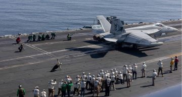 ABD Heyetinden USS Abraham Lincoln Uçak Gemisine Önemli Ziyaret