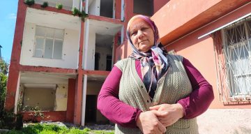 Adana’da Deprem Sonrası Tehlike Arz Eden Bina Endişe Yaratıyor