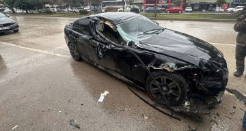 Adana’da Kaza Yapan BMW’nin Hava Yastığı Açılmadı; Araç Sahibi Firmayı Şikayet Etti