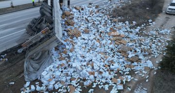 Afyonkarahisar’da Tır Devrildi, 25 Ton Süt Yola Saçıldı