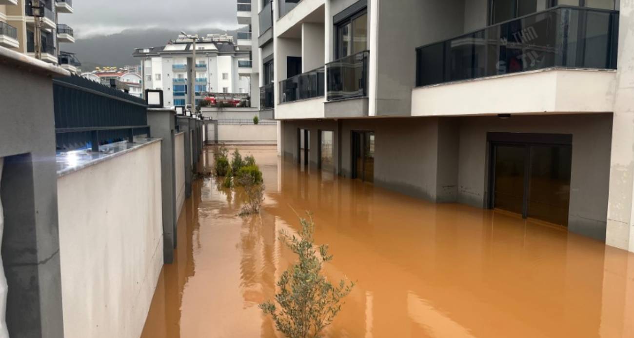Alanya Oba Çayı’nda Taşkın: Sağanak Yağışlar Hayatı Felç Etti