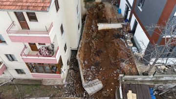Ankara Gölbaşı’nda İstinat Duvarı Çöktü, 5 Apartman Tahliye Edildi