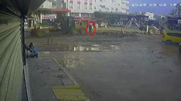 Antalya’da Belediye Çalışanına İş Makinesi Çarptı