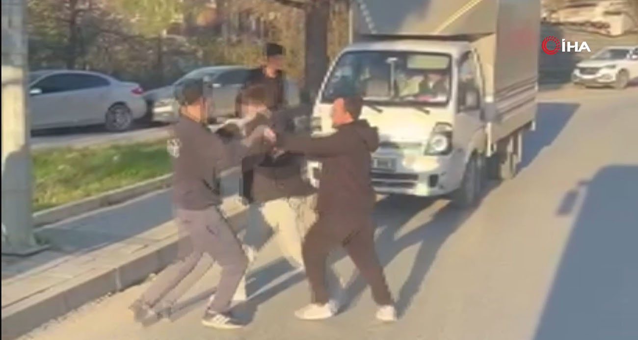 Arnavutköy’de Trafikte Gergin Anlar: Yumruklu Kavga Görüntülendi