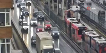 Avcılar’da Metrobüs Kazası: 4 Kişi Yaralandı