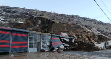Bitlis Sanayi Sitesinde Heyelan Felaketi: Bir Dükkan Toprak Altında