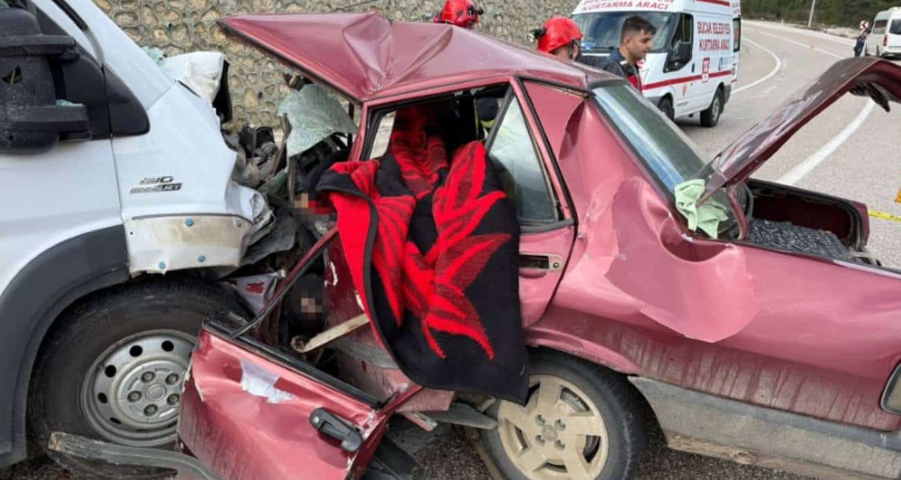 Bucak’ta Trafik Faciası: İki Can Kaybı, Dört Yaralı