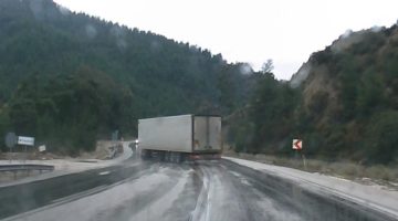 Burdur Ağlasun’da Tır Kazası Kıl Payı Faciayı Önledi