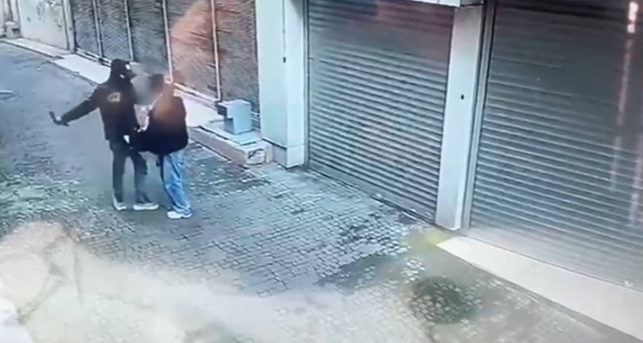 Bursa Osmangazi’de Tornavidalı ve Kar Maskeli Gasp Olayı Güvenlik Kamerasına Yakalandı