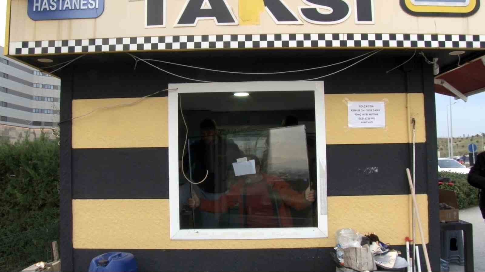 Bursa Şehir Hastanesi Taksi Durağında Büyük Hasar: Saldırı Anı Kameralara Yansıdı