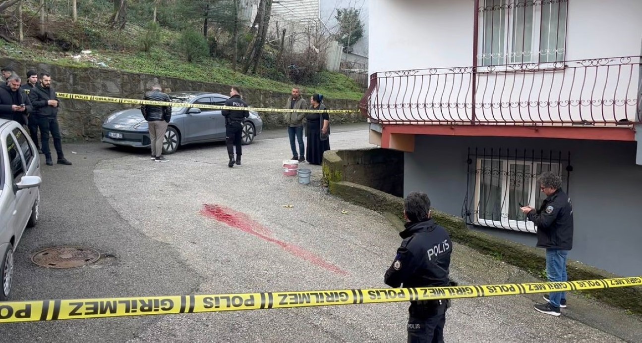 Bursa’da Aile İçi Tartışma Kanlı Bitti: Genç Adam Sokak Ortasında Yaşamını Yitirdi