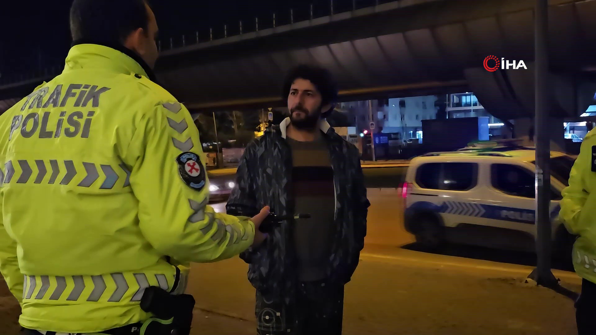 Bursa’da Alkollü ve Ehliyetsiz Sürücüden İlginç Savunma: ‘Kız Arkadaşıma Öğretiyordum’