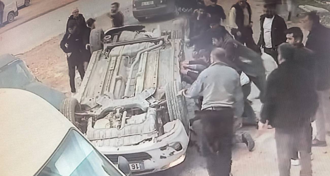 Bursa’da Ehliyetsiz Genç Sürücüden Korkunç Kaza: 4 Öğrenci Ağır Yaralı