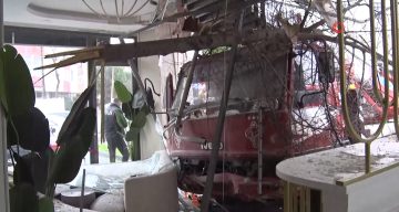 Büyükçekmece’de Kontrolden Çıkan Sepetli Vinç, Diş Hekimliği Polikliniğine Girdi: 2 Yaralı