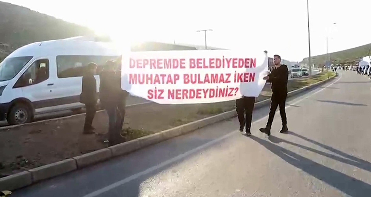 CHP Genel Başkanı Özgür Özel, Hatay’da Tepkiyle Karşılandı
