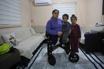 Deprem Felaketinin Ardından Borç Yüküyle Mücadele Eden Acılı Anne