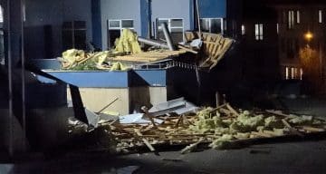 Düzce’de Şiddetli Rüzgar, Okulun Çatısını Havaya Uçurdu