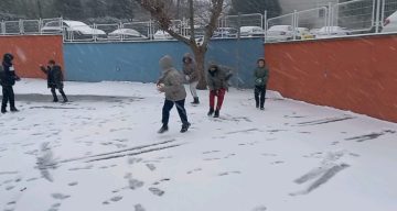 Edirne’de Kar Yağışıyla Öğrencilerin Karne Heyecanına Beyaz Bir Dokunuş