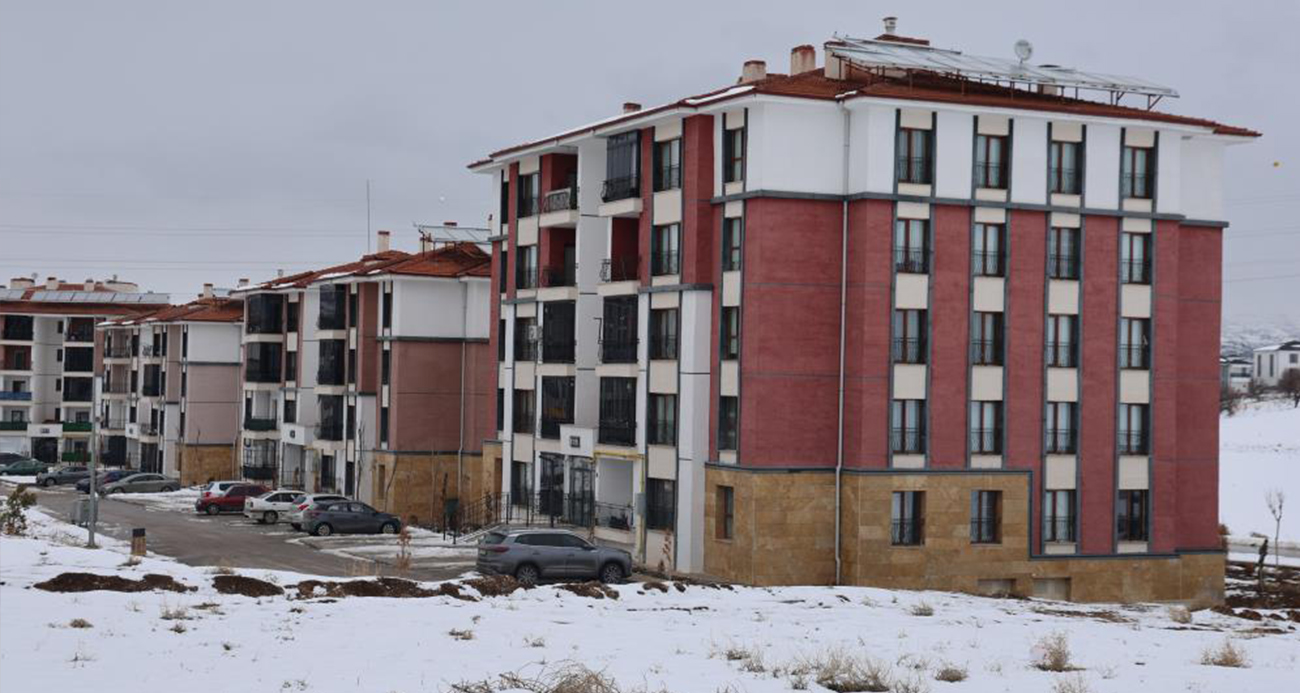 Elazığ’da Deprem Sonrası Yapılan 14 Bin Konut Hak Sahiplerine Teslim Edildi