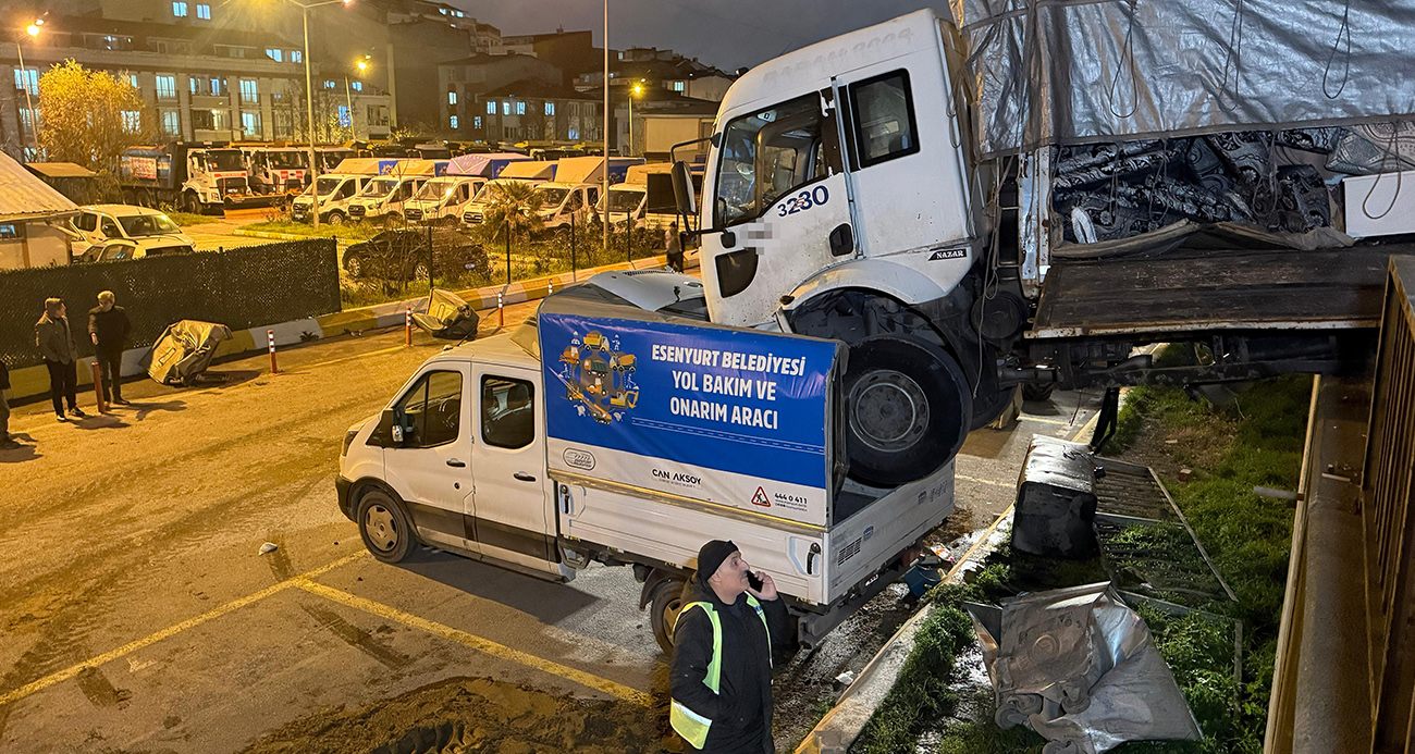 Esenyurt’ta Kontrolden Çıkan Kamyon Diğer Araca Çarptı: Kaza Anı Kameralarda