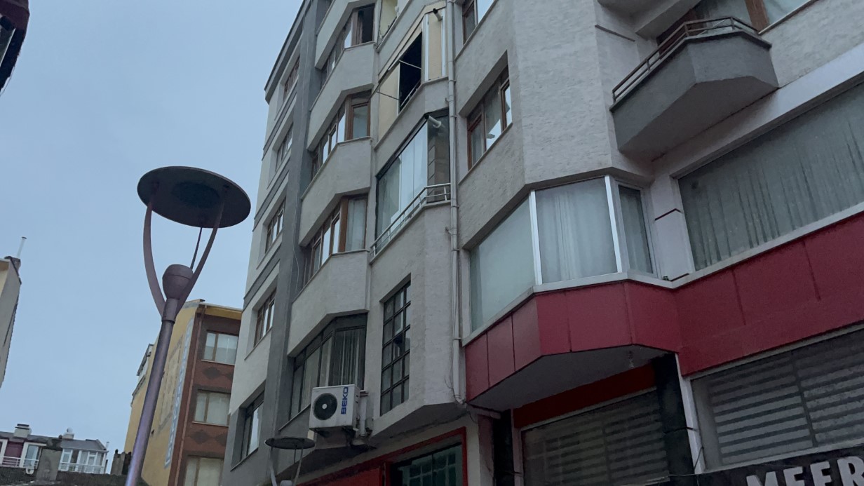 Eskişehir’de Bir Evde Gaz Zehirlenmesi: Anne ve İki Çocuğu Hastaneye Kaldırıldı