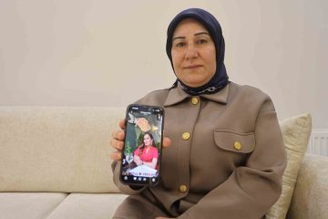 Hatay Depreminde Kaybettiği İki Kızı İçin Acı Dolu Anılarını Paylaşan Anne