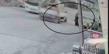 Hatay’da Seyir Halindeki Aracın Kapağı Yayaya Çarptı