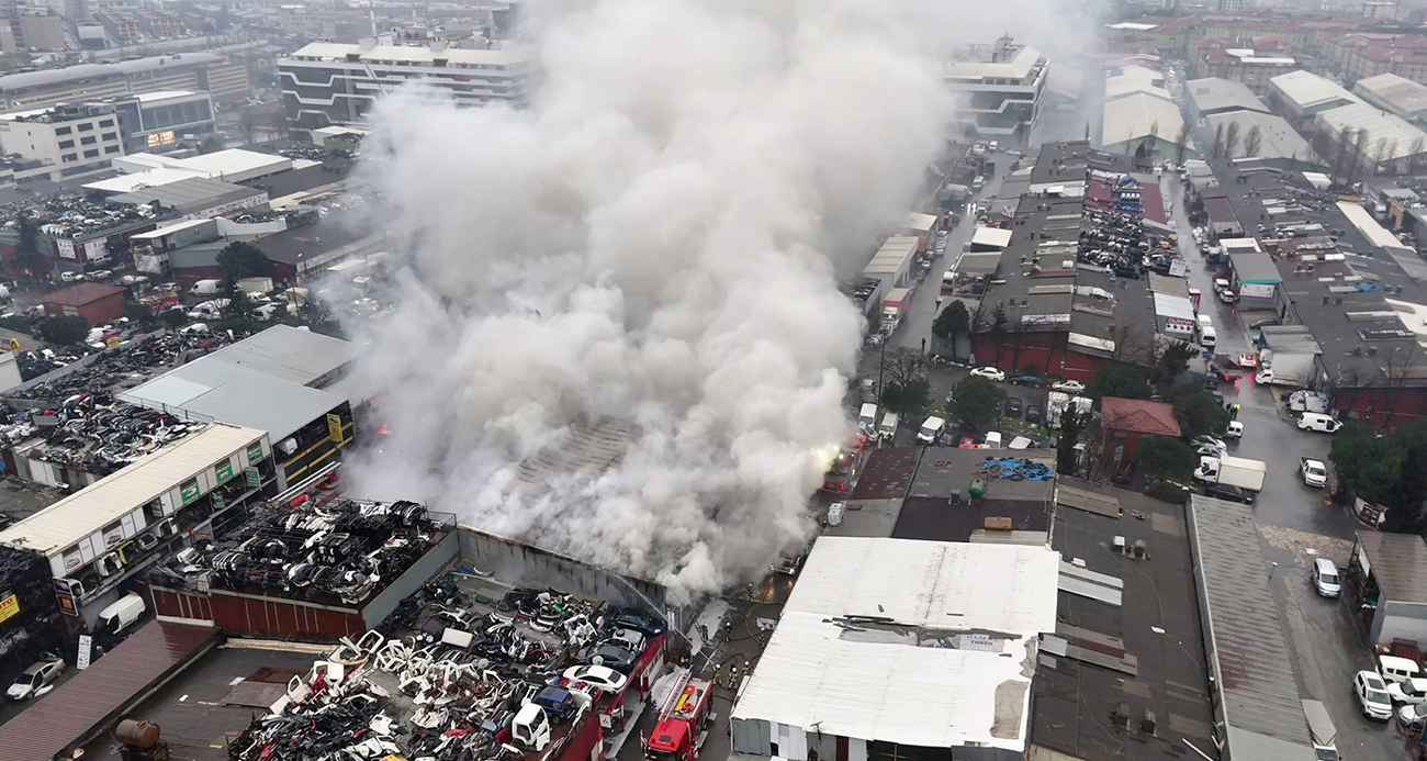İkitelli Atatürk Sanayi Sitesi’nde Korkutan Yangın