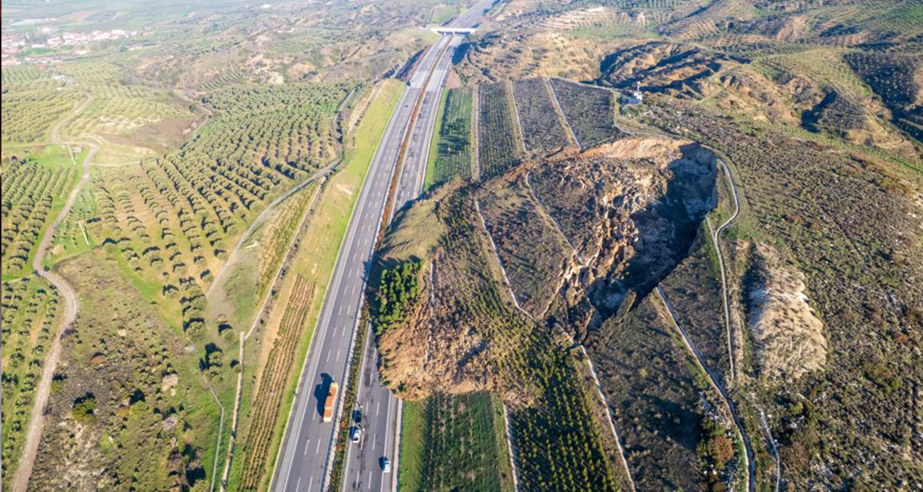 İstanbul-İzmir Otoyolu’nda Yaşanan Heyelan Ulaşımı Olumsuz Etkiledi