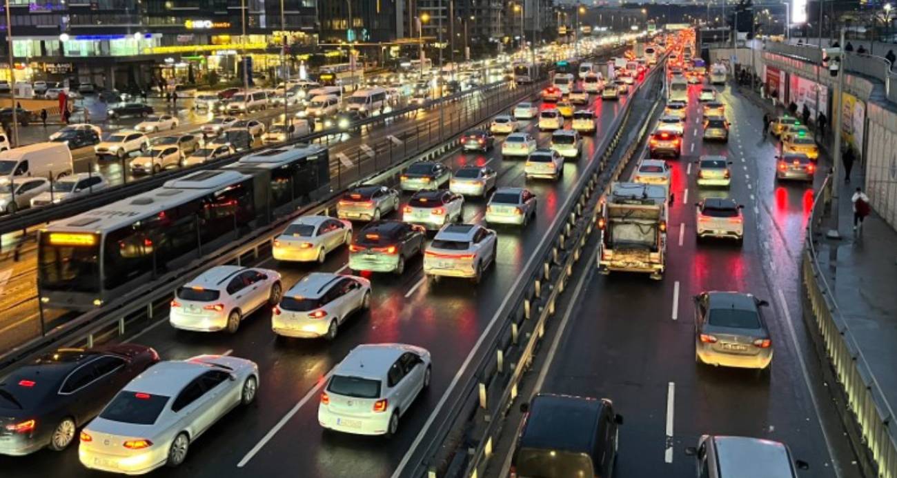 İstanbul’da Mesai Çıkışı Trafik Yoğunluğu Yüzde 87’ye Ulaştı