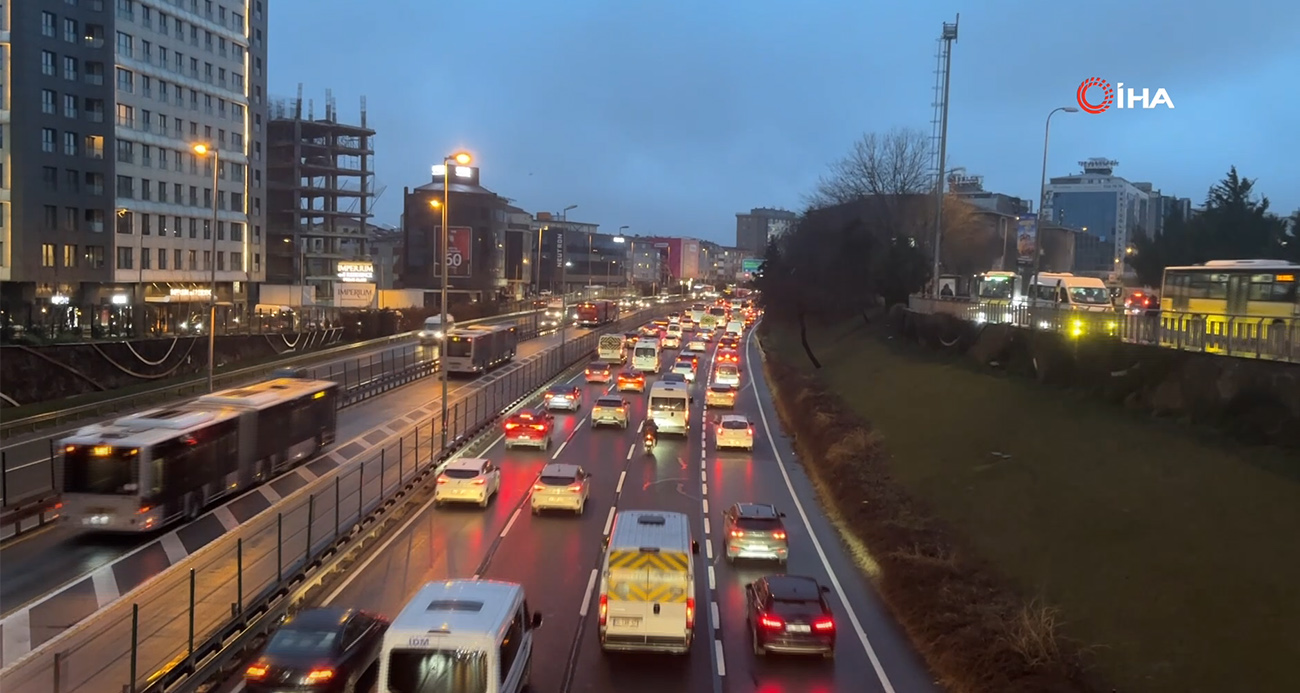 İstanbul’da Okulların Açılması Trafik Yoğunluğunu Artırdı