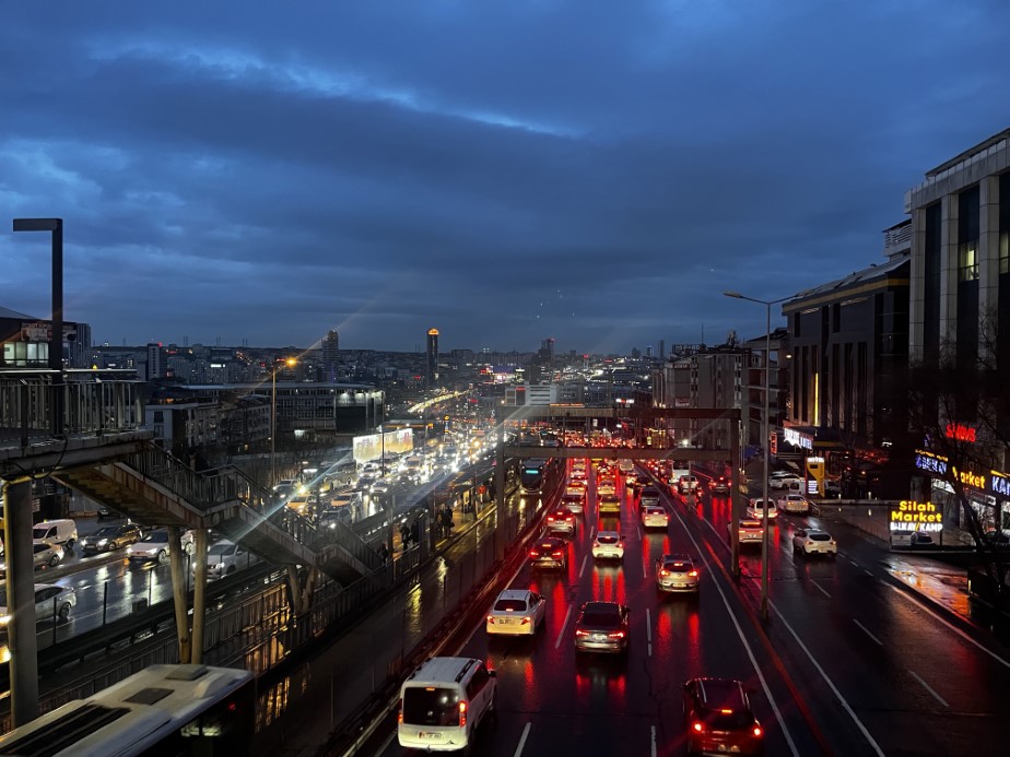 İstanbul’da Yağış Sonrası Trafik Durma Noktasına Geldi