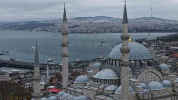 İstanbul’un Minareleri Ramazan’a Hazır: Geleneksel Mahyalar Yeniden Asılıyor