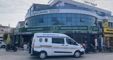 İzmir Seferihisar’da Tatil Trajedisi: Yangında Bir Kadın Hayatını Kaybetti, Eşi Ağır Yaralı