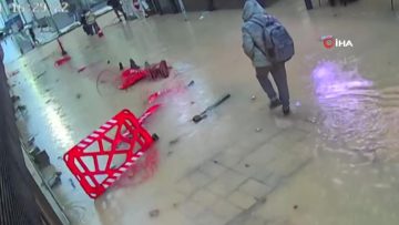 İzmir’de Sağanak Yağış Etkisi: Şehirdeki Su Birikintileri ve Tahliye Çalışmaları