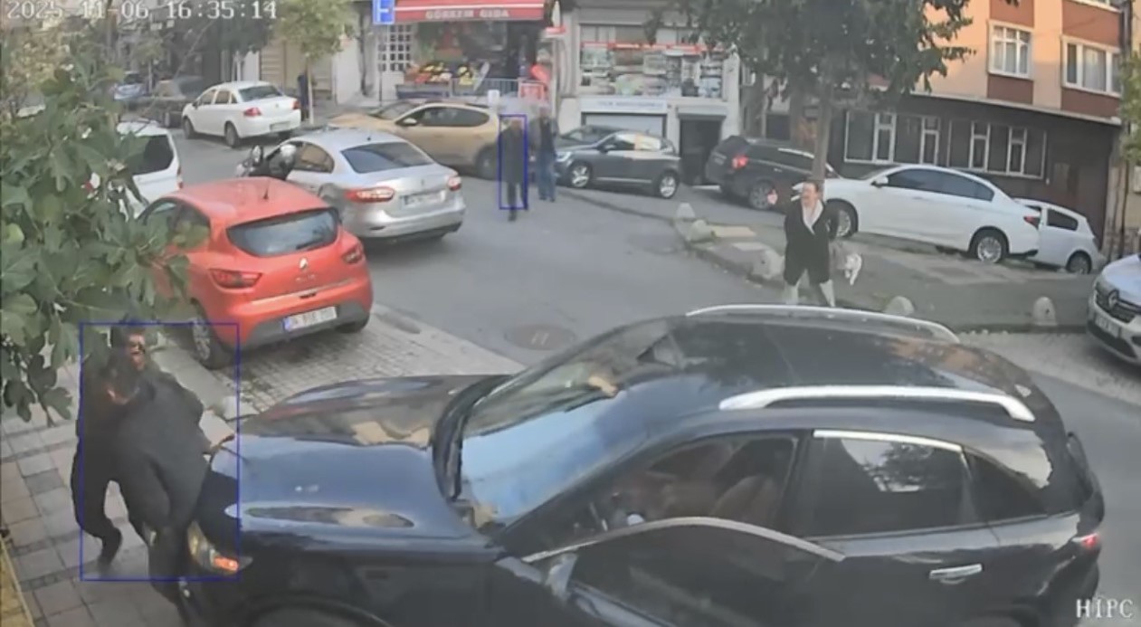 Kağıthane’deki Trafik Kazası: Sürücü Kendi Aracının Altında Kaldı