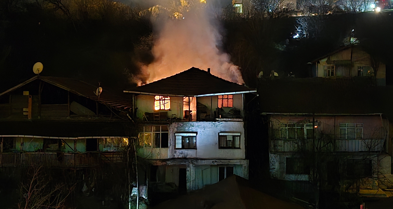 Karabük’te Korkutan Yangın: Yaşlı Adam Son Anda Kurtarıldı