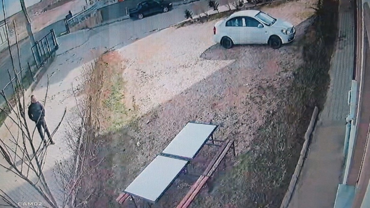 Karaman’da Fırtına Çatıyı Uçurdu: Apartman Yöneticisi Son Anda Kurtuldu
