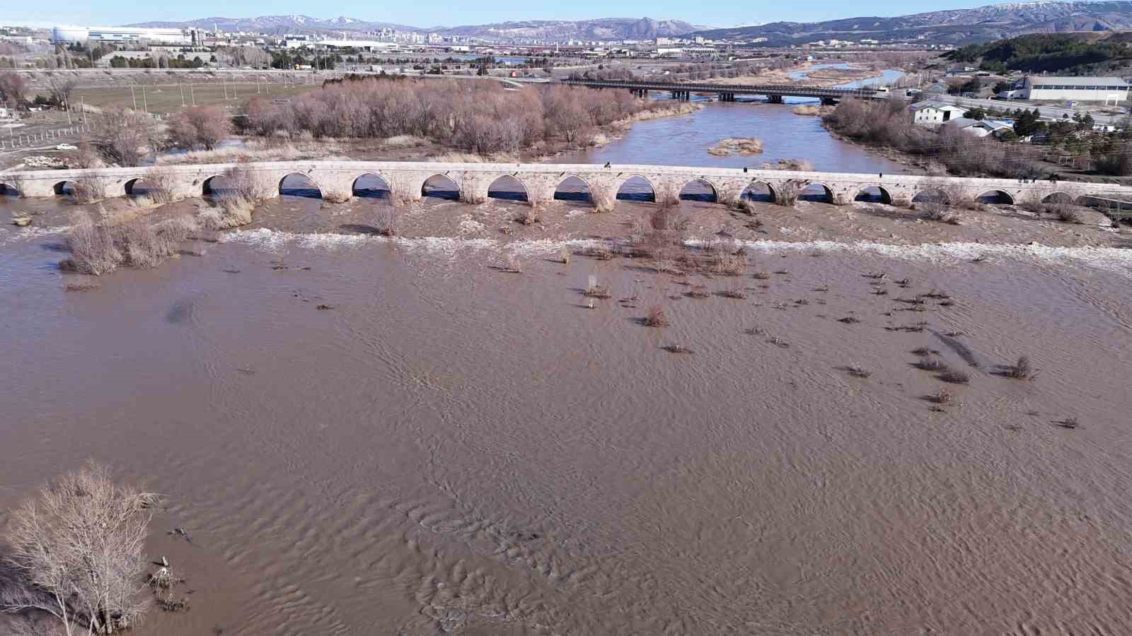 Kızılırmak’ta Rekor Debi: 15 Yılın En Yüksek Seviyesine Ulaştı