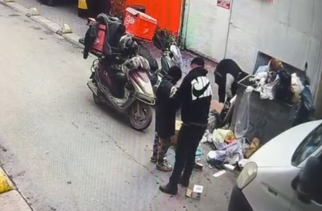 Küçük Bir Çocuğa Büyük Bir Kalpten Sıcaklık: Kuryenin Cömert Jest’i