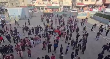 Kurtalan İlkokulu’nda Öğrenciler İlahi ile Teneffüsü Renklendiriyor