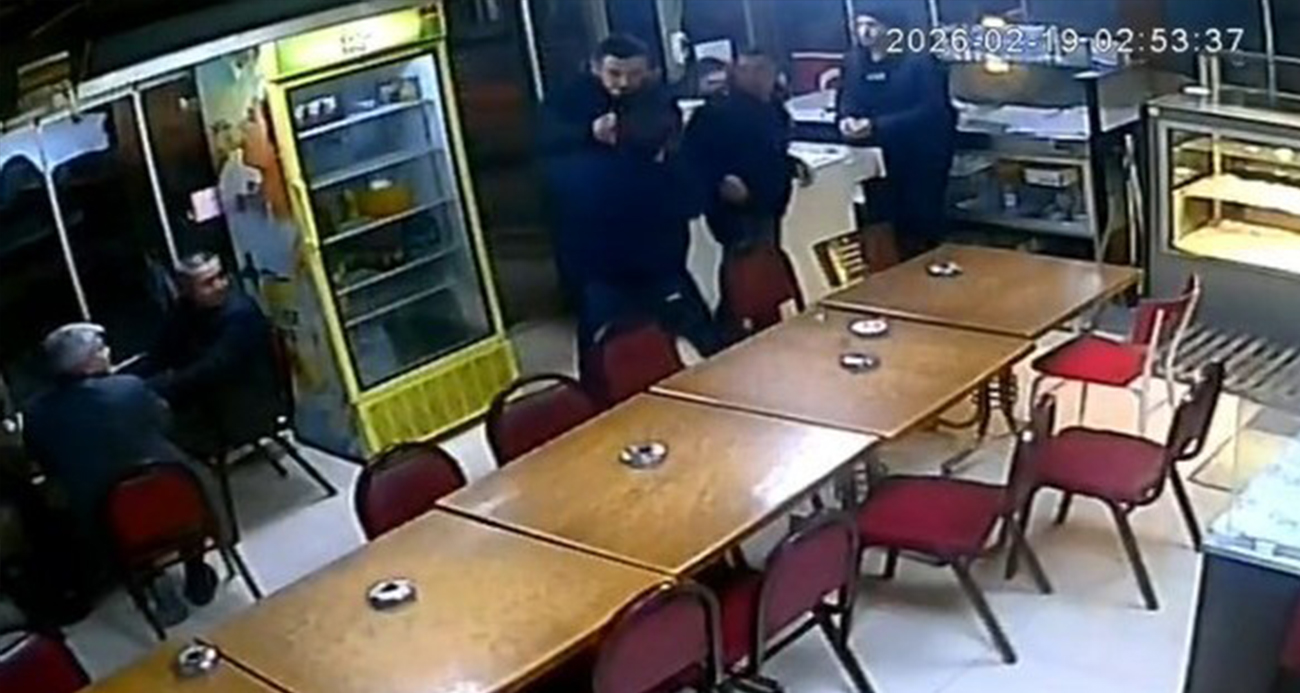 Kütahya’da Çay Evinde Meydana Gelen Bıçaklı Saldırı Güvenlik Kamerasında