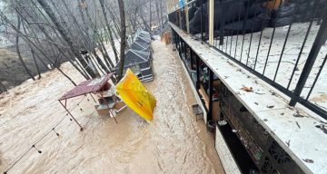Mersin’de Sağanak Yağışların Etkisi: Dereler Taştı, Restoranlar Sular Altında