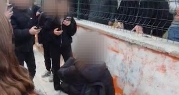 Ortaokulda Akran Zorbalığı: Öğrenci Diz Çöktürülüp Zorla Özür Diletti